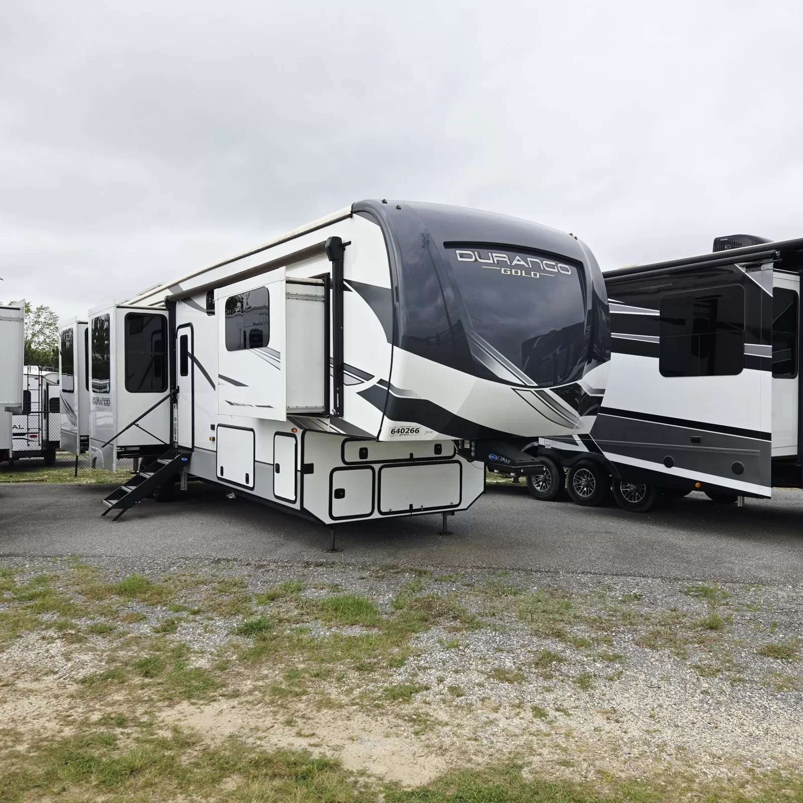 New 2024 KZ Durango Gold G391RKF for sale in Gulfport