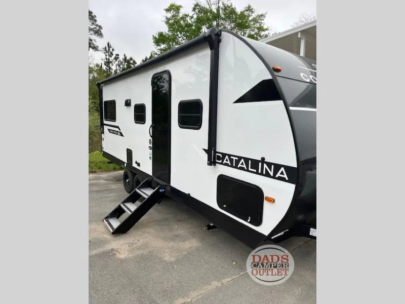 New 2025 Coachmen RV Catalina Summit Series 8 221EPIC for sale in Gulfport