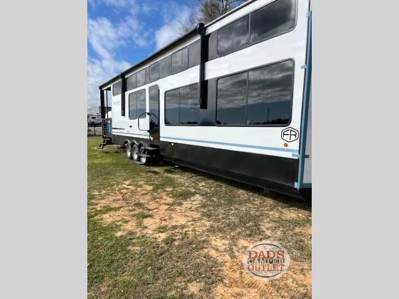 New 2025 Forest River RV Salem Grand Villa 42VERANDA for sale in Gulfport