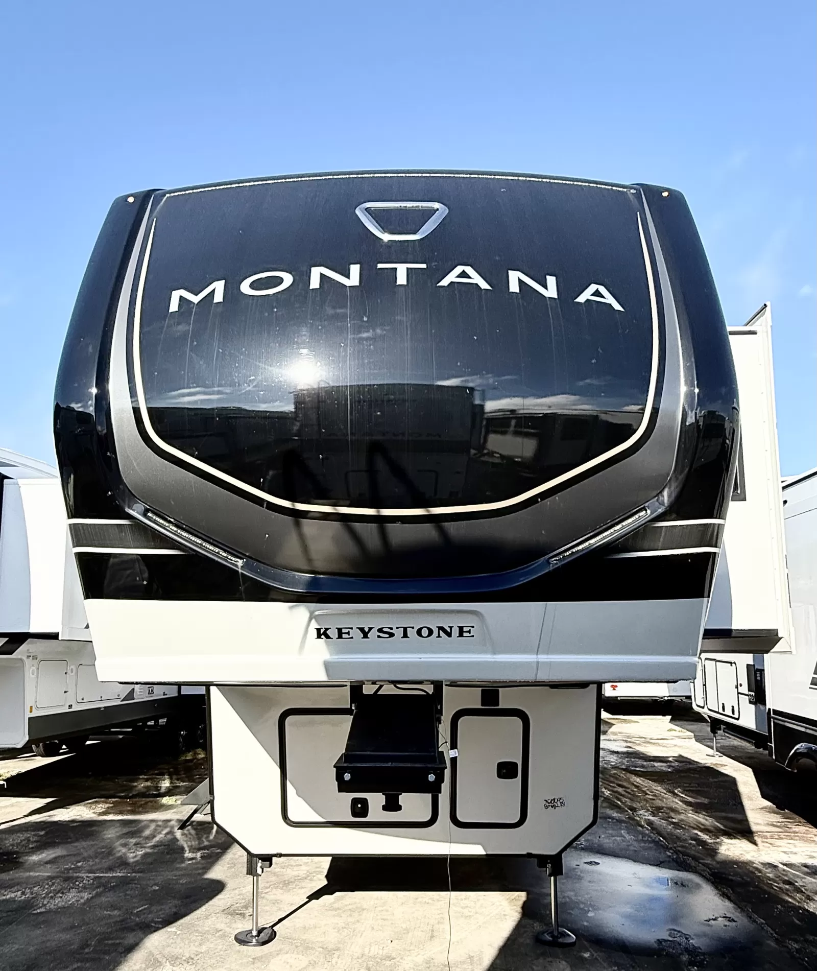 New 2026 Keystone RV Montana 3915TB | Dads Camper Outlet